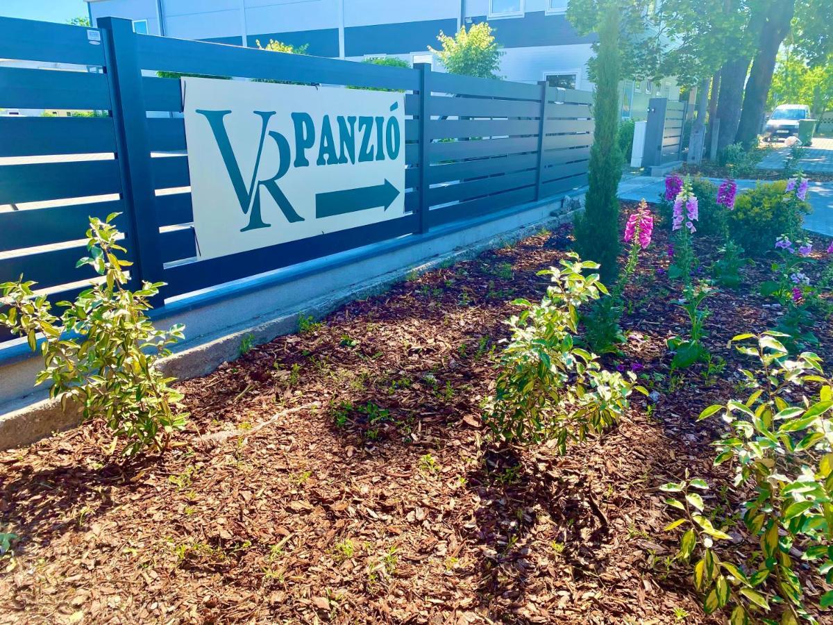 Vecsesi Rendezvenykoezpont Es Panzio住宿加早餐旅馆 外观 照片