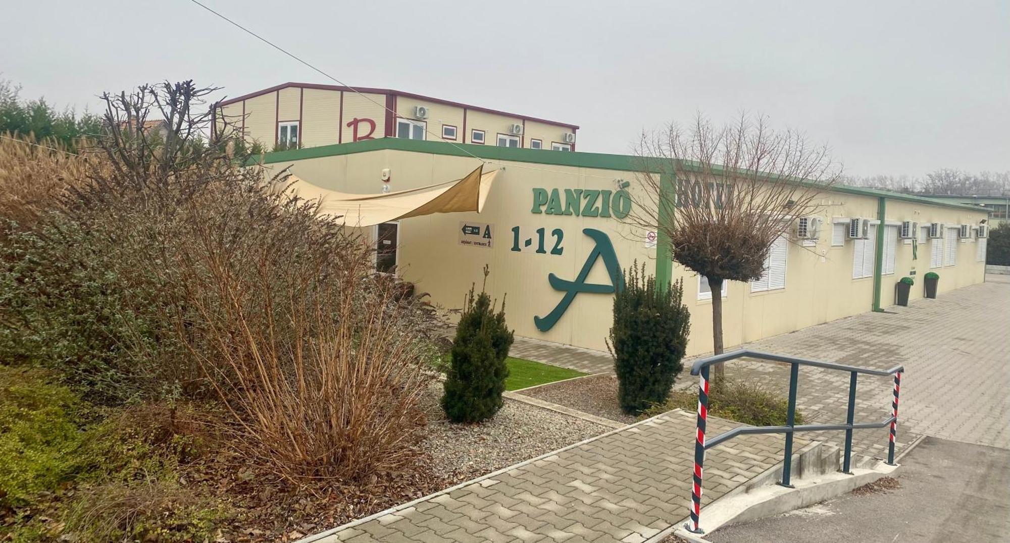 Vecsesi Rendezvenykoezpont Es Panzio住宿加早餐旅馆 外观 照片