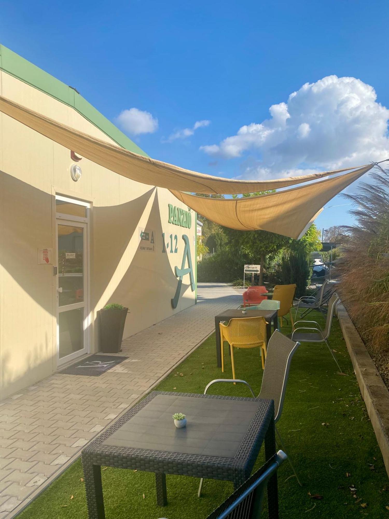 Vecsesi Rendezvenykoezpont Es Panzio住宿加早餐旅馆 外观 照片